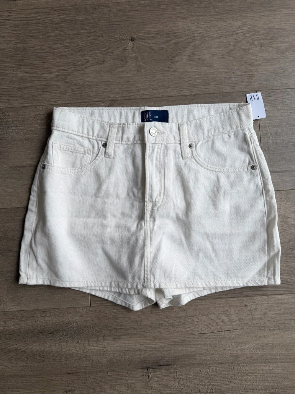 NWT Gap Factory Denim Mini Skort - white - size 2/26